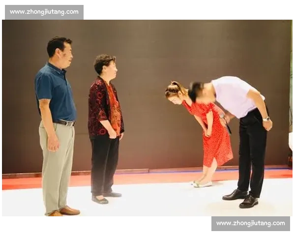 吉布斯 - 怀特科莫湖浪漫求婚 准父母喜迎人生新阶段