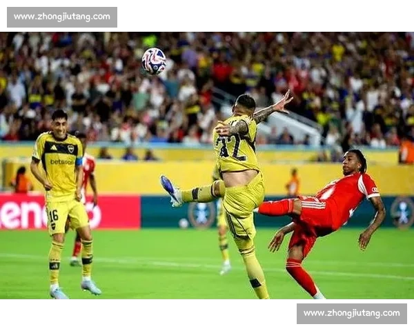 点球争议 + 替补席染红!博卡 2-0 领先遭逆转,球员怒斥裁判