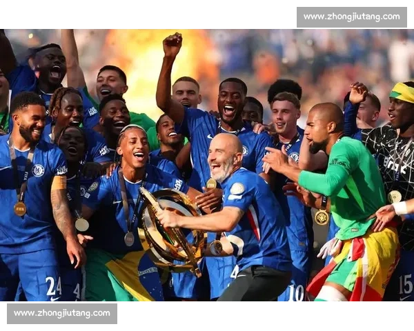 荒诞!世俱杯中断两小时,球员骑单车热身引球迷质疑:世界杯要变健身房? 荒诞!世俱杯中断两小时,球员骑单车热身引球迷质疑:世界杯要变健身房?